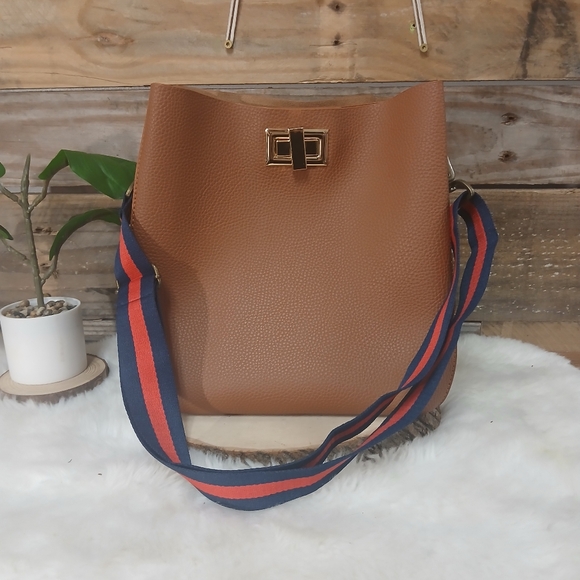 Lulus Crossbody Strap Tote - Picture 1 of 9